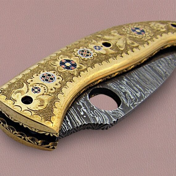 Damascuss Steel Folding Knife With Metal Handle in Super Quality